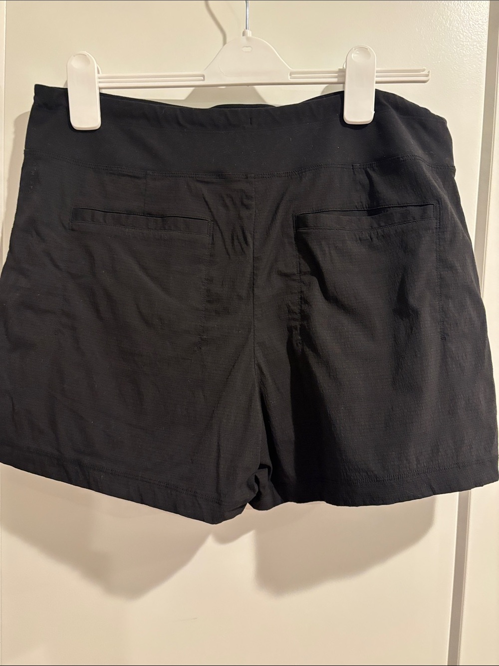 Athleta Women’s Shorts with Zipper Pockets 14 - Picture 4 of 5